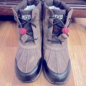 Boys UGG Turlock Warm Winter Boots Chestnut and Black Zipper Size 6